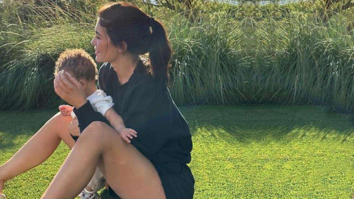 Kylie Jenner, oğlunun fotoğrafını paylaştı ama yüzünü göstermedi