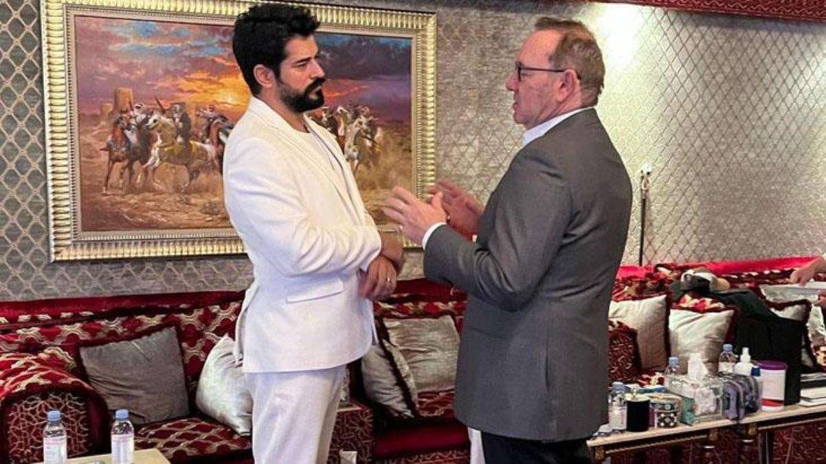 Cinsel istismar suçuyla yargılanan Kevin Spacey ile buluşan Burak Özçivit’e tepki yağıyor