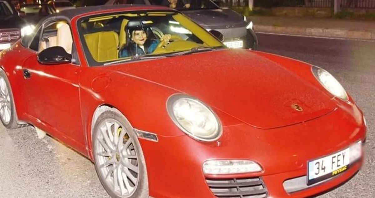 Feyza Civelek’in arabasının markası ne, fiyatı ne kadar?