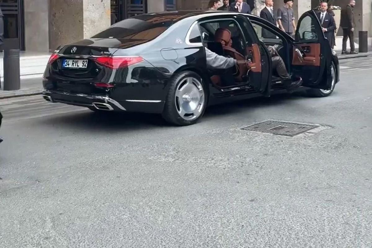 Türkiye’ye gelen Kanye West’ten hayranlarına soğuk duş