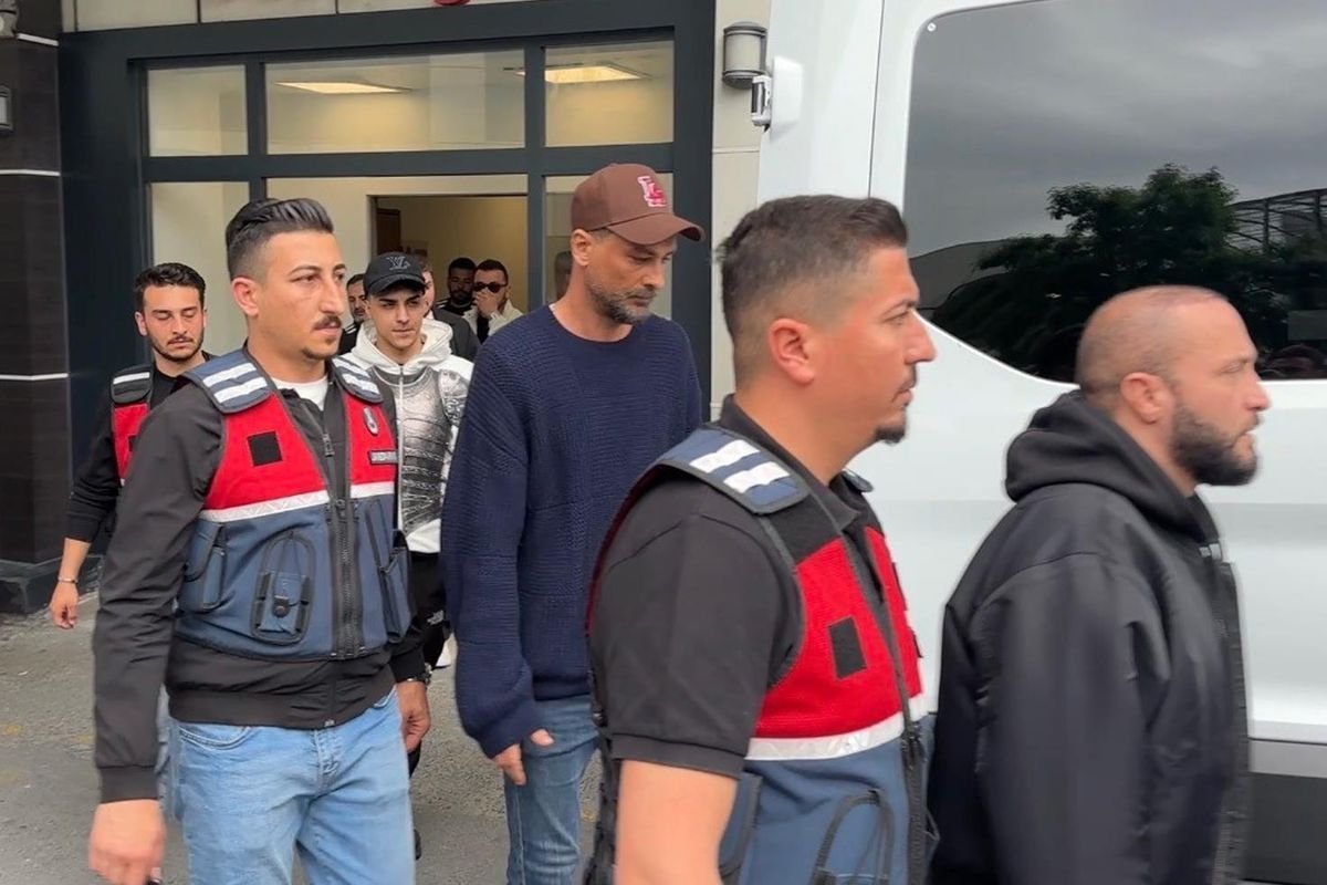 Ünlülere yönelik uyuşturucu soruşturmasında gözaltına alınan isimler Adli Tıp’a sevk edildi