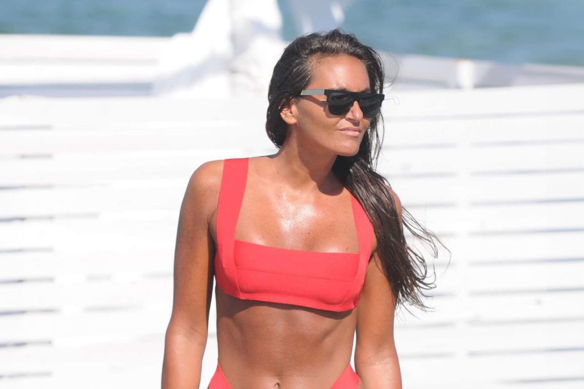 46 yaşındaki Eda Taşpınar’ın bikini kombini olay oldu