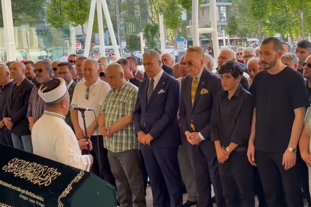 Reha Muhtar’ın hayatındaki kadınlar cenazesinde yoktu
